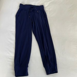 Lululemon joggers size 4
